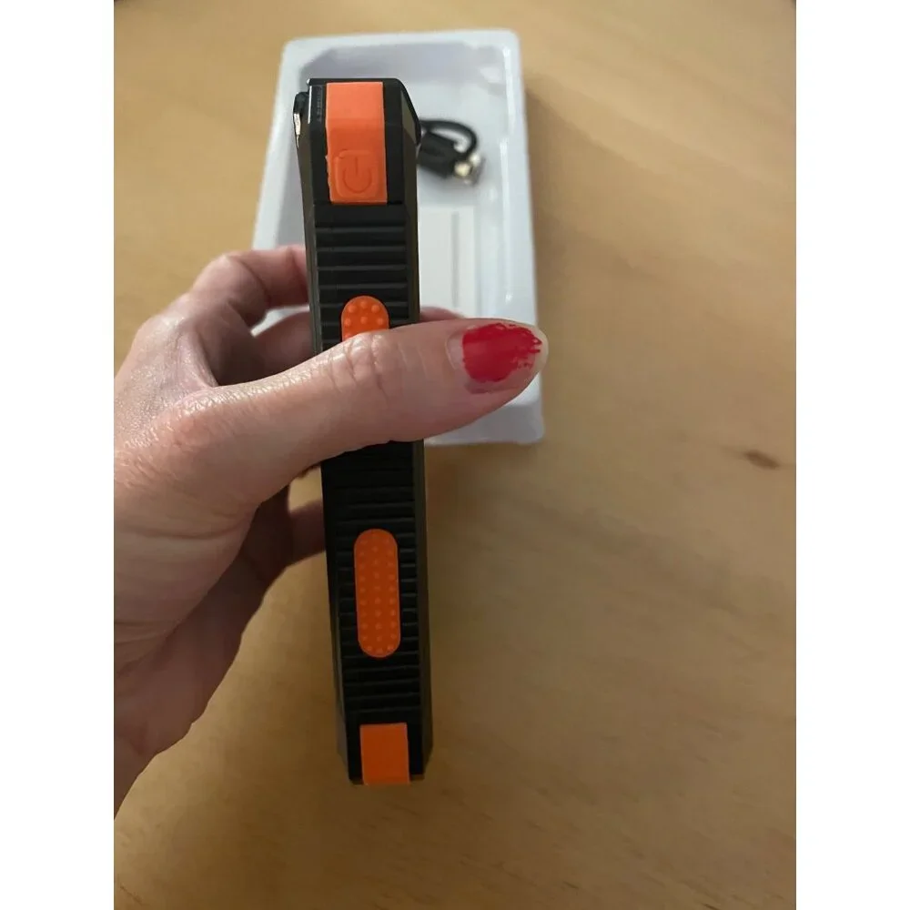 New Safe Speed Outdoor Protection Solar Power Bank with Ultra Bright Flashlight